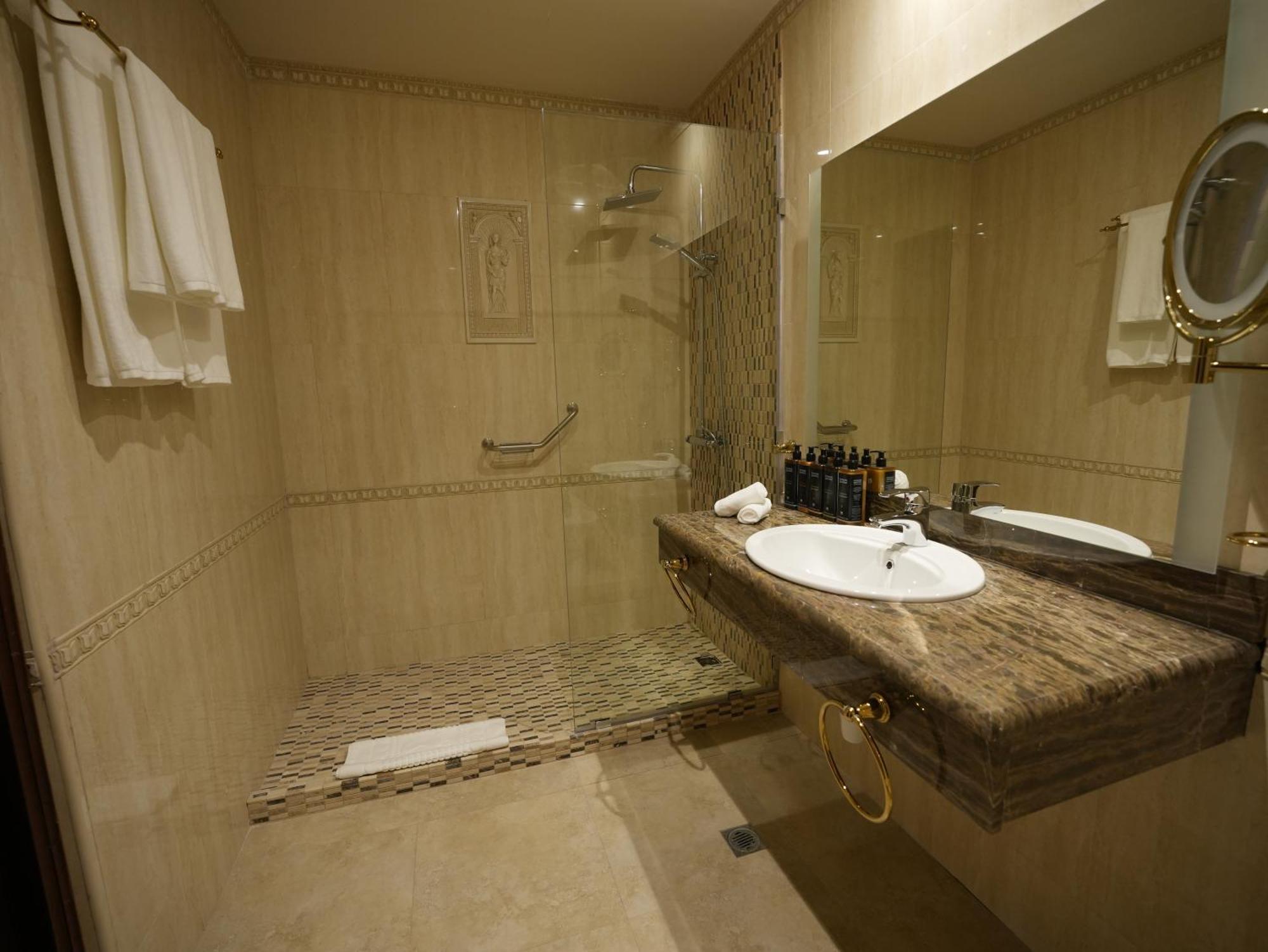 Eighty Eight Deluxe Hotel & Spa 차그카조르 외부 사진