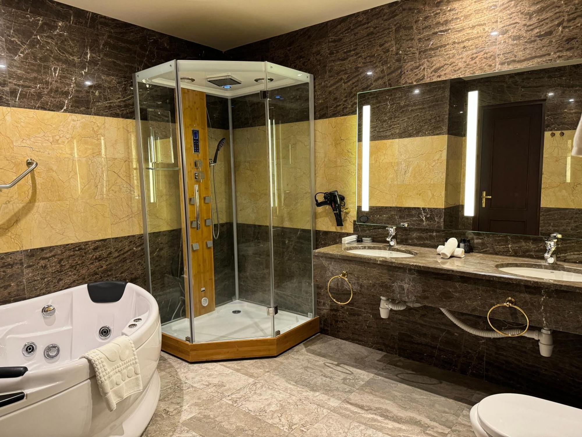 Eighty Eight Deluxe Hotel & Spa 차그카조르 외부 사진